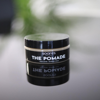 The Pomade es una cera de peinado de alta fijación, con acabado brillante y de larga duración.
.
The Pomade is a high setting combing wax, with a brilliant and long-lasting finish.

#soaresmencare
#teamsoares